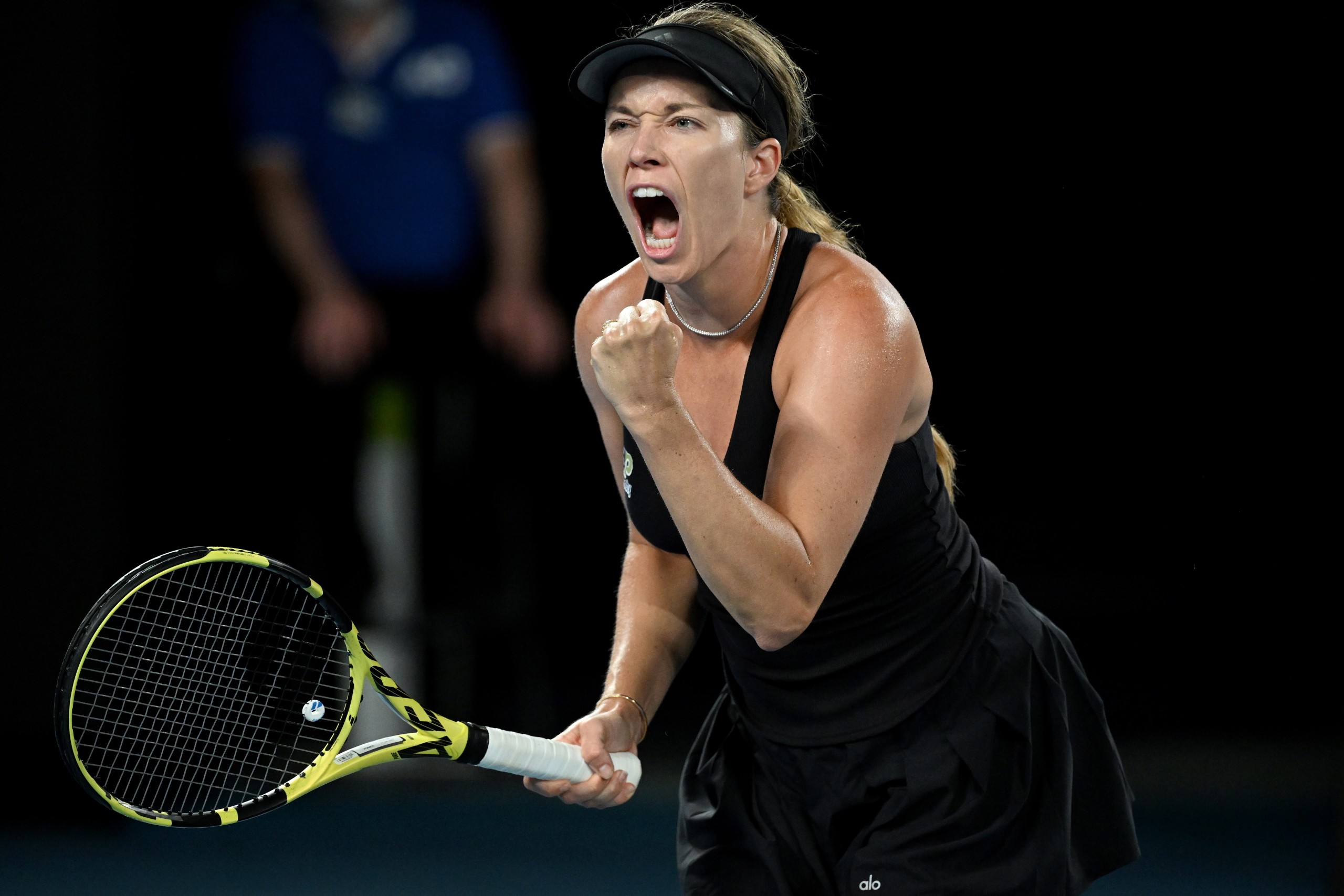 epa09712035 Danielle Collins of the USA celebrates during her Women’s singles semifinal against Iga Swiatek of Poland at the Australian Open Grand Slam tennis tournament at Melbourne Park, in Melbourne, Australia, 27 January 2022.  EPA/DEAN LEWINS AUSTRALIA AND NEW ZEALAND OUT
