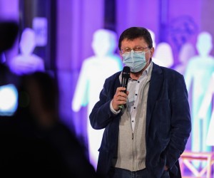 01.05.2021, Zagreb,Glavni kolodvor - Povodom obiljezavanja Medjunarodnog praznika rada, sindikalne sredisnjice Savez samostalnih sindikata Hrvatske (SSSH), Nezavisni hrvatski sindikati (NHS) i Matica hrvatskih sindikata (MHS), organizirali sui prosvjedni performans pod nazivom„ZADNJI VLAK ZA BOLJE NORMALNO“.rPredsjednici sindikalnih sredisnjica Mladen Novosel (SSSH), Kresimir Sever (NHS) i Vilim Ribic (MHS) potom su odrzalii kratke govore te odgovarali na novinarske upite.rPhoto: Jurica Galoic/PIXSELL