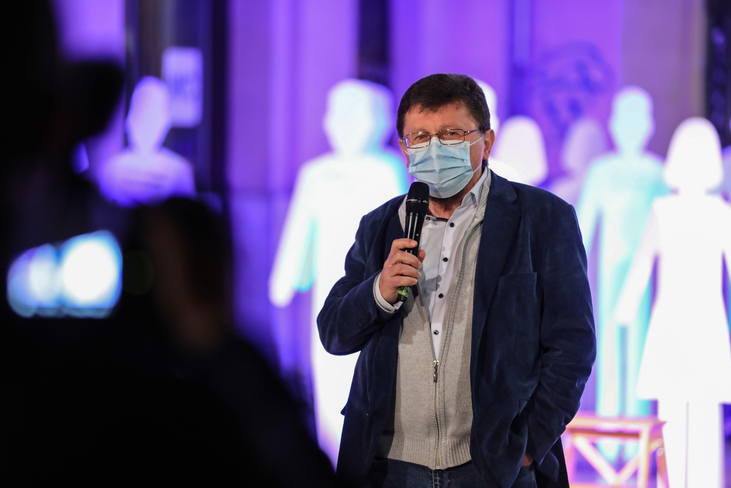01.05.2021, Zagreb,Glavni kolodvor - Povodom obiljezavanja Medjunarodnog praznika rada, sindikalne sredisnjice Savez samostalnih sindikata Hrvatske (SSSH), Nezavisni hrvatski sindikati (NHS) i Matica hrvatskih sindikata (MHS), organizirali sui prosvjedni performans pod nazivom„ZADNJI VLAK ZA BOLJE NORMALNO“.rPredsjednici sindikalnih sredisnjica Mladen Novosel (SSSH), Kresimir Sever (NHS) i Vilim Ribic (MHS) potom su odrzalii kratke govore te odgovarali na novinarske upite.rPhoto: Jurica Galoic/PIXSELL