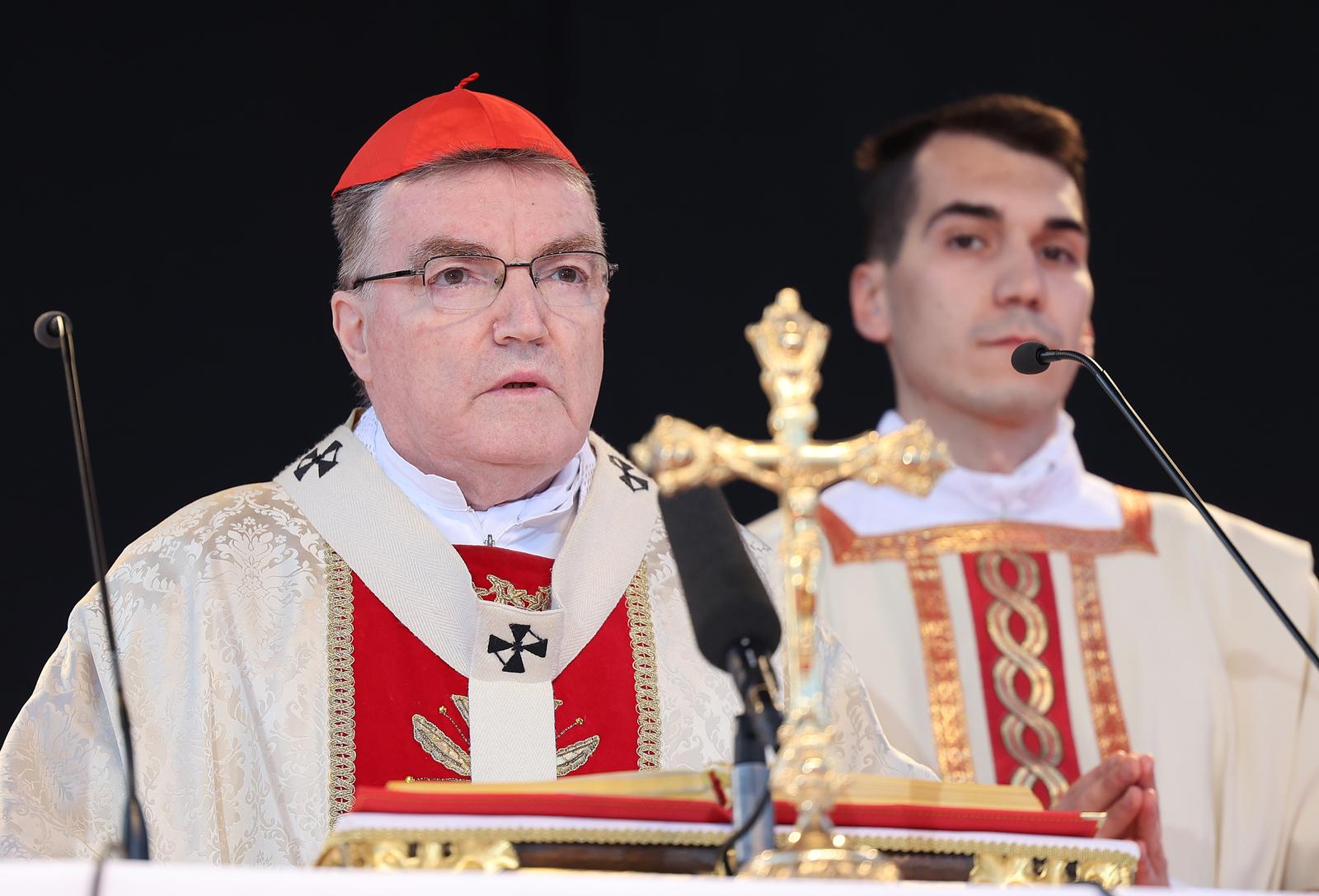 01.11.2021., Mirogoj, Zagreb - Kardinal Josip Bozanic predvodio misu na blagdan Svih svetih kod sredisnjeg kriza na Mirogoju. Photo: Marko Prpic/PIXSELL