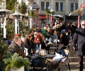 2.1.2022., Zagreb - U zraku se jos uvijek osjeti blagdansko raspolozenje drugog dana nove godine. Gradani uzivaju u suncu i lijepom vremenu setajuci i ispijajuci kave u centru Zagreba. Photo: Slaven Branislav Babic/PIXSELL