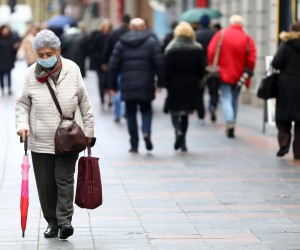 02.12.2021., Sarajevo, Bosna i Hercegovina - Unatoc pojavljivanju novih sojeva virusa i pogorsanju epidemioloske slike, veliki broj gradjana ne nosi maske na ulicama.
 Photo: Armin Durgut/PIXSELL