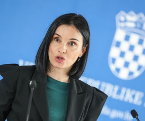 05.12.2022., Zagreb - Ministrica poljoprivrede Marija Vuckovic dala je izjavu medjima prije pocetka 94. sjednice Vlade RH u Nacionalnoj i sveucilisnoj knjiznici. Photo: Zeljko Lukunic/PIXSELL