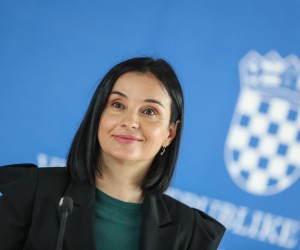05.12.2022., Zagreb - Ministrica poljoprivrede Marija Vuckovic dala je izjavu medjima prije pocetka 94. sjednice Vlade RH u Nacionalnoj i sveucilisnoj knjiznici. Photo: Zeljko Lukunic/PIXSELL