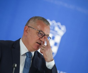 05.12.2022., Zagreb - Nakon zavrsetka sjednice Vlade RH u Nacionalnoj i sveucilisnoj knjiznici, ministar prostornoga uredjenja, graditeljstva i drzavne imovine Darko Horvat dao je izjavu medjima na temu njegove osobne odgovornosti i prijedloga oporbe u Saboru  za njegovom smjenom jer se kasni s procesom obnove  nakon potresa. Photo: Zeljko Lukunic/PIXSELL