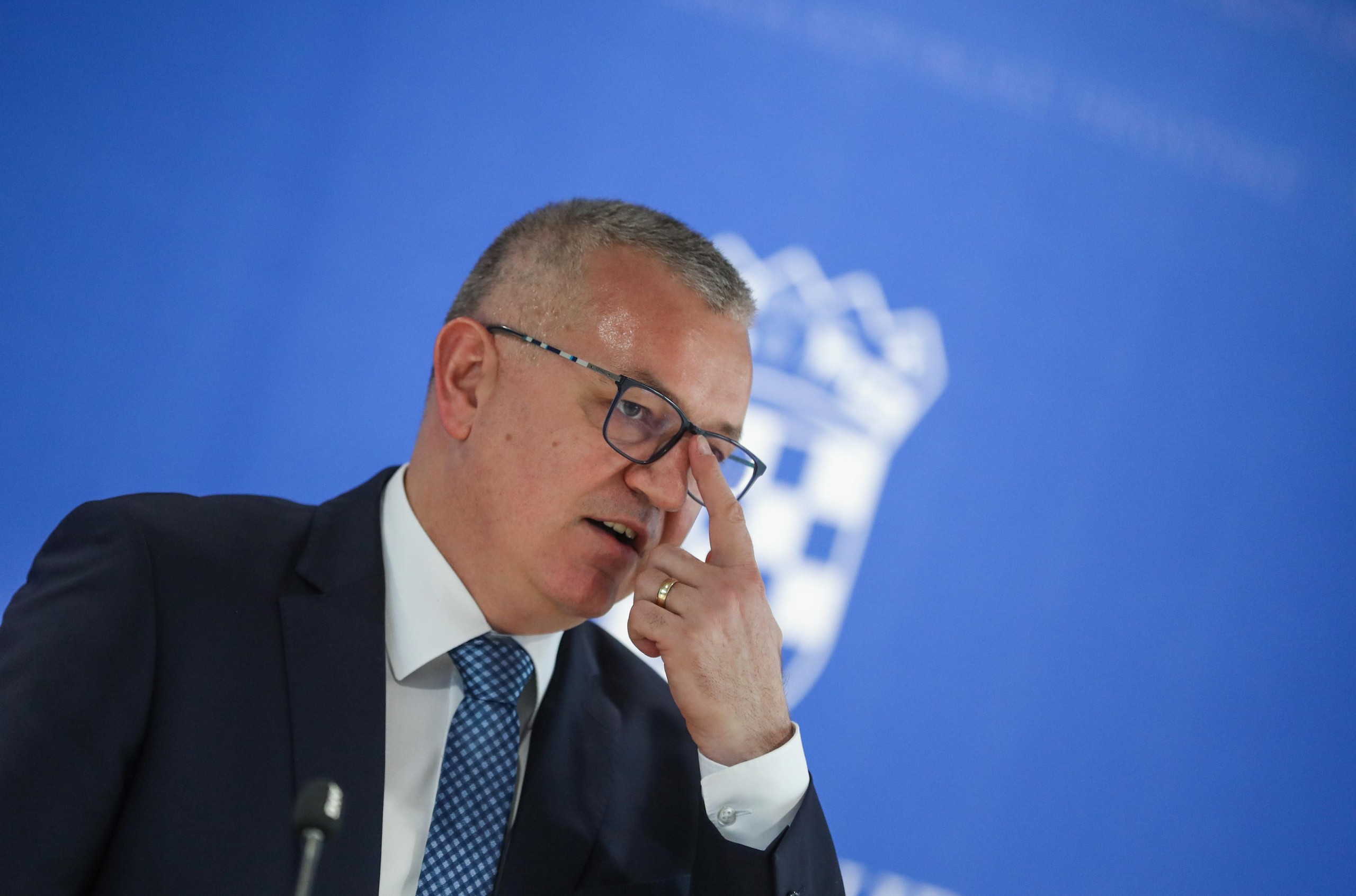 05.12.2022., Zagreb - Nakon zavrsetka sjednice Vlade RH u Nacionalnoj i sveucilisnoj knjiznici, ministar prostornoga uredjenja, graditeljstva i drzavne imovine Darko Horvat dao je izjavu medjima na temu njegove osobne odgovornosti i prijedloga oporbe u Saboru  za njegovom smjenom jer se kasni s procesom obnove  nakon potresa. Photo: Zeljko Lukunic/PIXSELL