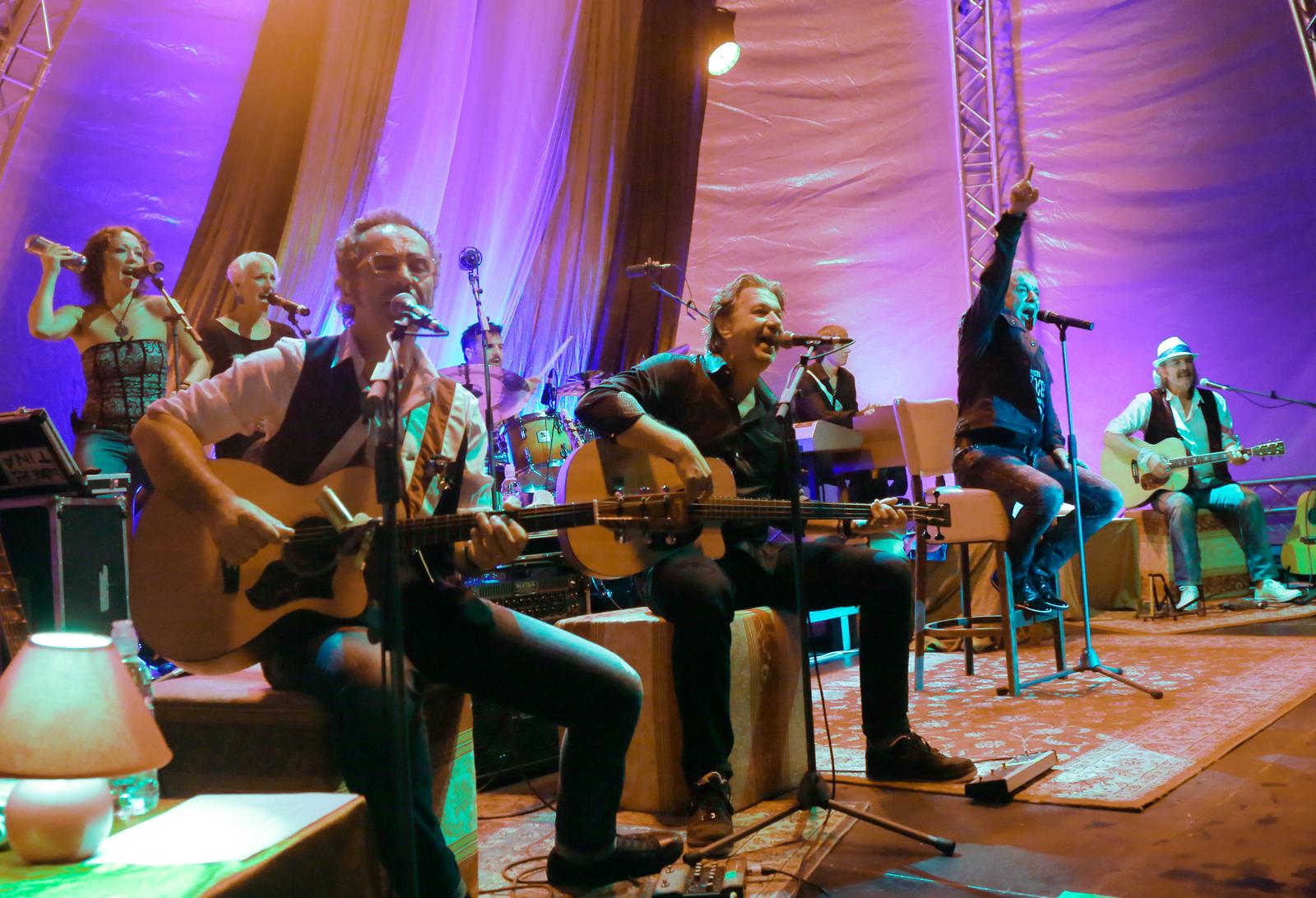05.09.2015., Sibenik - Parni valjak je odrzao koncert na prepunoj sibenskoj tvrdjavi sv Mihovil. "nPhoto: Dusko Jaramaz/PIXSELL