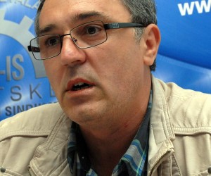 07.05.2013., Slavonski Brod - Sindikat metalaca u Djuri Djakovicu nije zadovoljan rezultatima i nacinom vodjenja Grupe od strane Uprave koju je prije godinu dana imenovala Vlada Republike Hrvatske. Smatraju da nakon godinu dana njihova upravljanja tvrtkom mogu jasno konstatirati kako nova Uprava nije postigla zeljene ciljeve koje je zacrtala u svom programu rada usvojenom na Nadzornom odboru Djuro Djakovic Holdinga. Photo: Ivica Galovic/PIXSELL