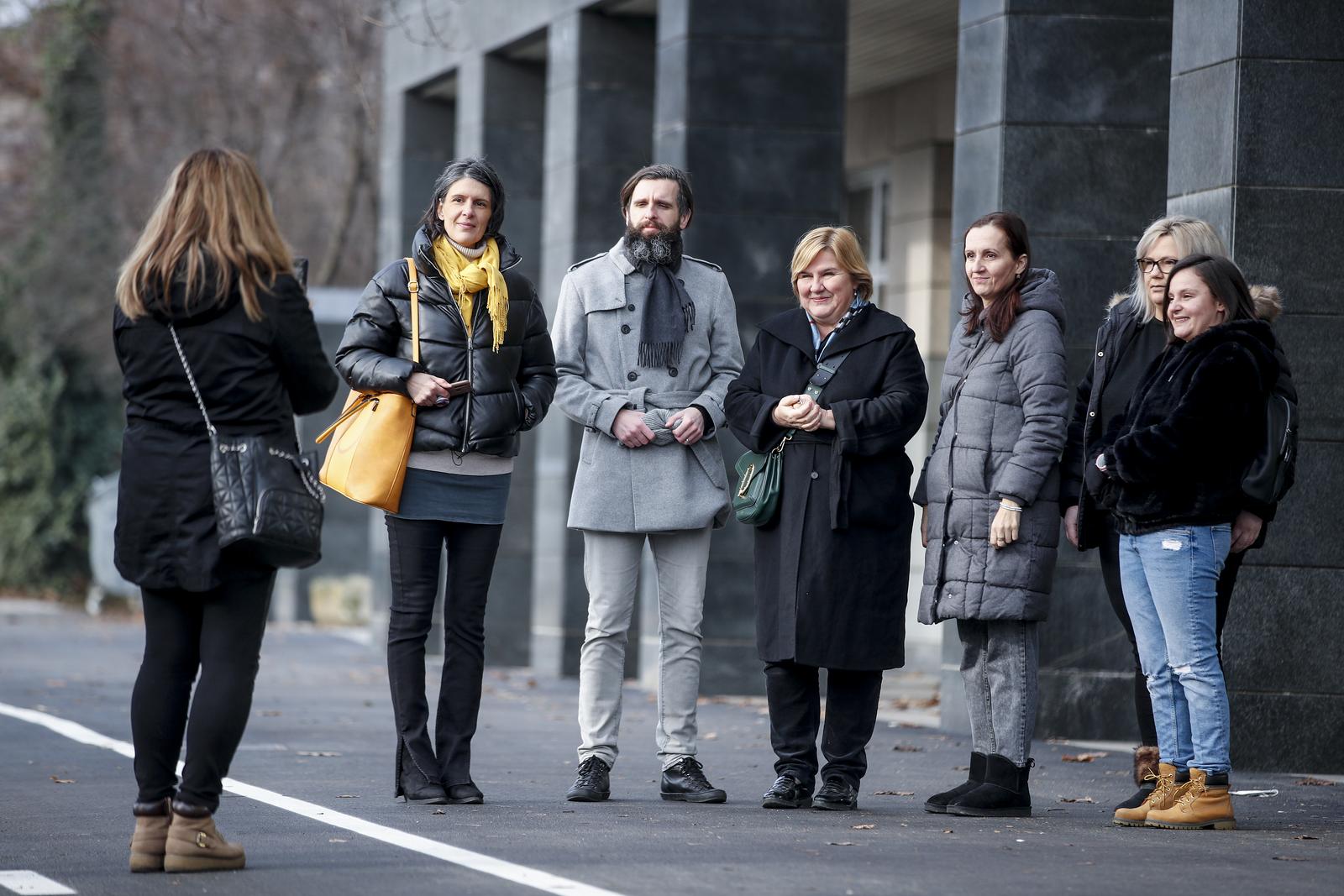 08.01.2022., Zagreb - Ispred Ministarstva pravosudja Udruga U ime obitelji, Hrvatska udruga roditelja odgojitelja (HURO) i Gradjanska inicijativa "U djeci je buducnost" organizirali su konferenciju za medije na temu drzavnog nadzora u Gradu Zagrebu zbog retrogradnog ukidanja mjere roditelj odgojitelj, podnosenja zahtjeva Ministarstvu uprave za ocjenu zakonitosti Odluke Grada Zagreba o ukidanju mjere roditelj odgojitelj te drugih aktualnost. Zeljka Markic   Photo: Slavko Midzor/PIXSELL