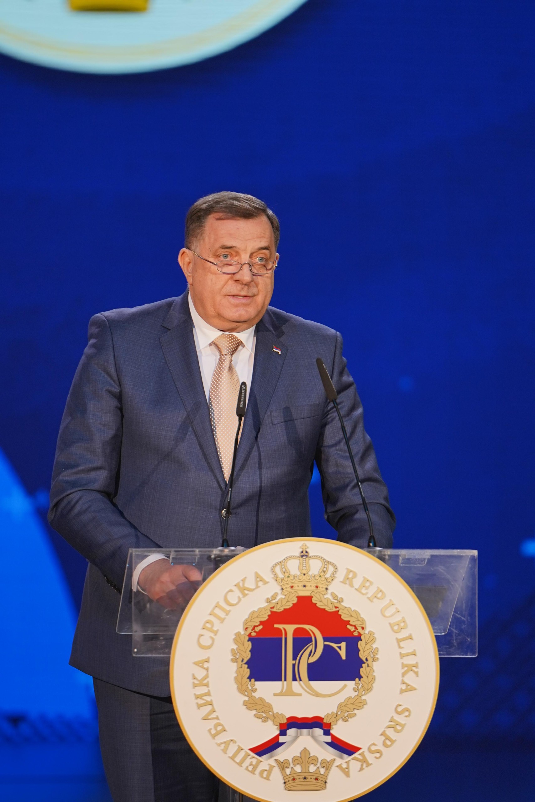 08.01.2022., Sportska dvorana Borik, Banjaluka (BiH) – Na svecanoj akademiji povodom proslave 30 godina postojanja Republike Srpske govore su odrzali Milorad Dodik, srpski clan Predsjednistva BiH, Ana Brnabic, premijerka Srbije, Zeljka Cvijanovic, predsjednica RS, i srpski patrijarh Porfirije. Na kraju akademije nastupila je glazbena grupa „Beogradski sindikat“ koja je premijerno izvela pjesmu pod nazivom "Jedina Srpska" povodom tri decenije od nastanka Republike Srpske.

  Photo: Dejan Rakita/PIXSELL