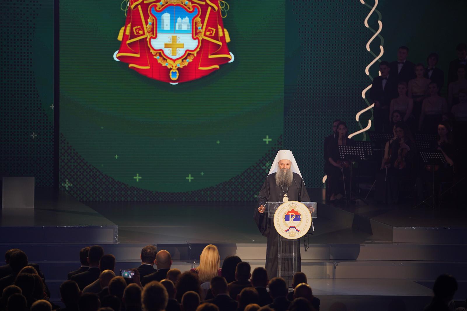 08.01.2022., Sportska dvorana Borik, Banjaluka (BiH) – Na svecanoj akademiji povodom proslave 30 godina postojanja Republike Srpske govore su odrzali Milorad Dodik, srpski clan Predsjednistva BiH, Ana Brnabic, premijerka Srbije, Zeljka Cvijanovic, predsjednica RS, i srpski patrijarh Porfirije. Na kraju akademije nastupila je glazbena grupa „Beogradski sindikat“ koja je premijerno izvela pjesmu pod nazivom "Jedina Srpska" povodom tri decenije od nastanka Republike Srpske.

  Photo: Dejan Rakita/PIXSELL