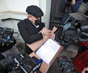 10.01.2022., Zagreb - Dio roditelja odgojitelja koji okuplja GI "U djeci je buducnost"  zajedno sa Ivicom Lovricem predali su skupni podnesak Visokom upravnom sudu trazeci da isti po sluzbenoj duznosti pokrene ocjenu zakonitosti donesene Odluke. Photo: Sanjin Strukic/PIXSELL