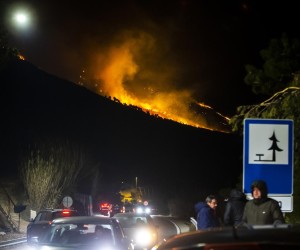 10.01.2022., Lokva Rogoznica - Velik pozar planuo je u Lokvi Rogoznici te se siri nosen jakom burom
 Photo: Miroslav Lelas/PIXSELL