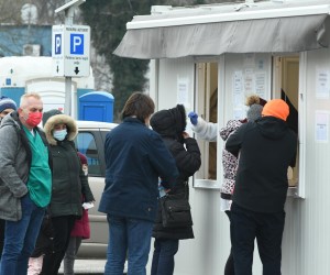 11.01.2022.,Sisak - Od ranog jutra stvaraju se kolone gradjana koje dolaze na testiranje za COVID.
 Photo: Nikola Cutuk/PIXSELL