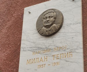 11.01.2022., ulica Milana Tepica, Banja Luka (BiH) – Spomen-ploca Milana Tepica, majora JNA, postavljena je u ulici u Banjaluci koja koji njegovo ime u centru grada. Spomen-plocu su prije par dana svecano otkrili Drasko Stanivukovic, gradonacelnik Banjaluke, i Aleksandar Tepic, sin Milana Tepica. Photo: Dejan Rakita/PIXSELL