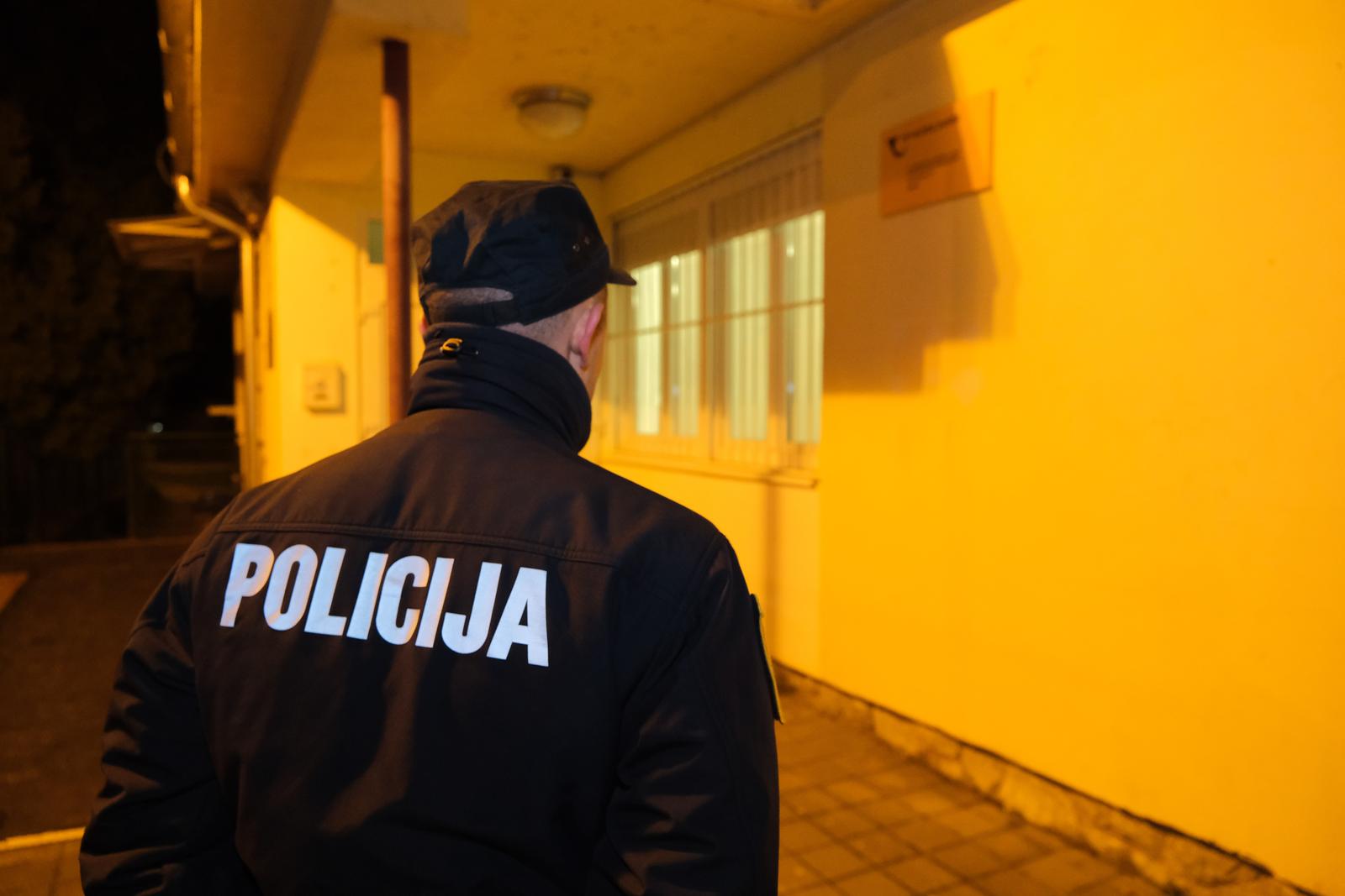 11.01.2022., Zagreb - Malo prije 18 sati nepoznati pljackas opljackao je poslovnicu Hrvatske poste u zagrebackom naselju Markusevec. Photo: Slaven Branislav Babic/PIXSELL