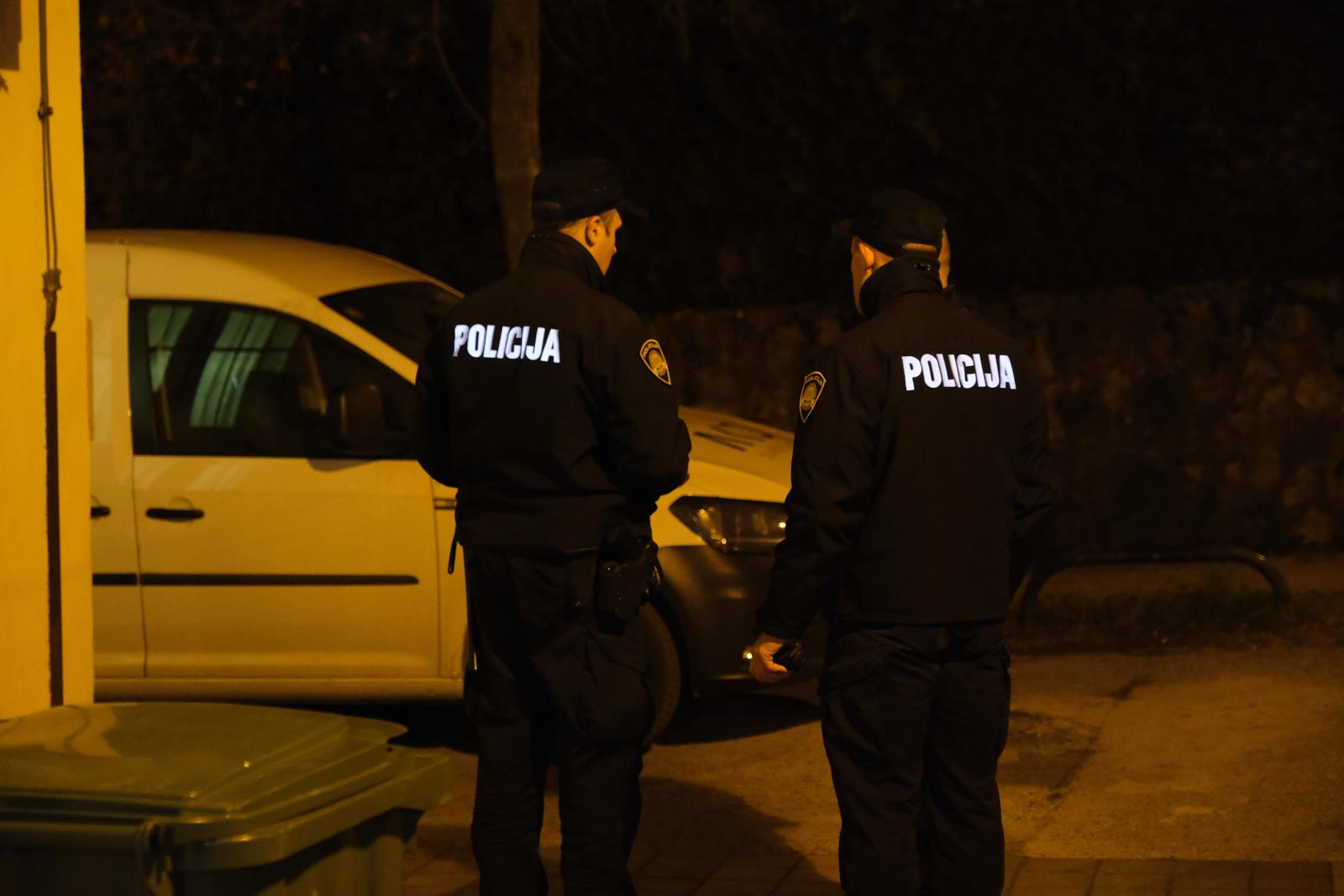 11.01.2022., Zagreb - Malo prije 18 sati nepoznati pljackas opljackao je poslovnicu Hrvatske poste u zagrebackom naselju Markusevec. Photo: Slaven Branislav Babic/PIXSELL