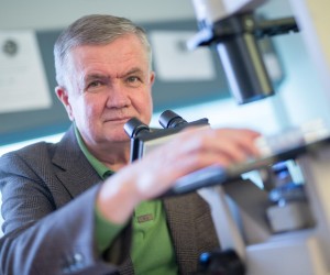 15.12.2016., Rijeka - Profesor Stipan Jonjic u histoloskom laboratoriju Medicinskog fakulteta u Rijeci. "nPhoto: Nel Pavletic/PIXSELL