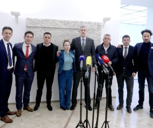 15.12.2021., Zagreb - Zastupnici Mosta pozirali su ispred bascanske ploce nakon sto je Sabor uz njihovo protiljenje usvojio Zakon o zastiti pucanstva od zaraznih bolesti. Bozo Petrov, Zvonimir Troskot, Ante Kujundzic, Marija Selak Raspudic, Nino Raspudic, Miro Bulj, Nikola Grmoja, Marin Miletic Photo: Patrik Macek/PIXSELL