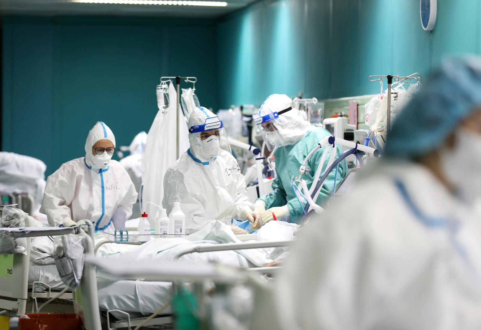 16.04.2021., Zagreb - Reportaza iz KB Dubrava sa odjela intezivnog lijecenja Covid pozitivnih pacijenata koji su na respiratoru."nPhoto: Emica Elvedji/PIXSELL