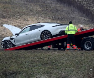 20.01.2022., Krapinske Toplice - U Klokovcu kod Krapinskih Toplica nocas oko 00.40 dogodila se teska prometna nesreca. U sudaru dva automobila jedan od putnika je poginuo, a cetvero njih je ozlijedjeno, izvijestili su iz PU Krapinsko-zagorske.
Ocevid je u tijeku, a dio drzavne ceste 507 zatvoren je za sav promet koji je preusmjeren obilaznim pravcima. Photo: Igor Kralj/PIXSELL