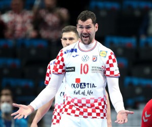 20.01.2022., Multifunctional Arena, Budimpesta, Madjarska - EHF Europsko prvenstvo, skupina I, 1. kolo, Crna Gora - Hrvatska. Jakov Gojun.  Photo: 23' Miloš Vujović zabija svoj četvrti gol za ponovno, +3