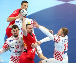 20.01.2022., Multifunctional Arena, Budimpesta, Madjarska - EHF Europsko prvenstvo, skupina I, 1. kolo, Crna Gora - Hrvatska. Luka Cindric, Jakov Gojun.  Photo: Sanjin Strukic/PIXSELL