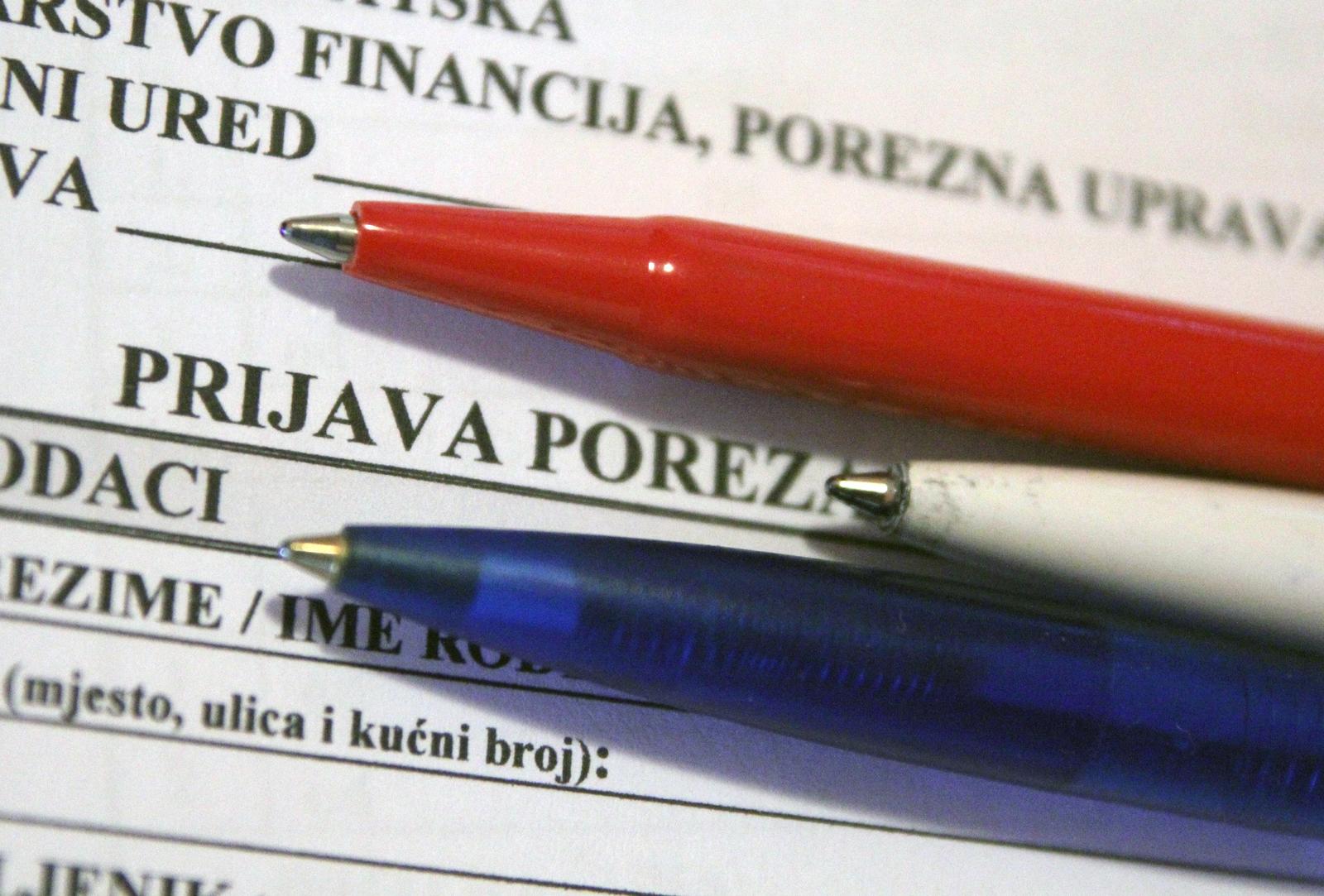20.02.2013., Sibenik - Gradjani su do 28.veljace duzni Poreznoj upravi predati prijavu poreza na dohodak za proslu godinu.r"nPhoto: Dusko Jaramaz/PIXSELL