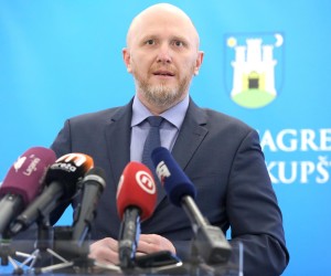 21.10.2021., Zagreb -U Staroj gradskoj vijecnici odrzana je konferencija za medije nestranackoga zastupnika u Klubu gradskih zastupnika SDP-a Renata Peteka o temi "Nova vlast, stari nacin brige o otpadu".  Photo: Patrik Macek/PIXSELL