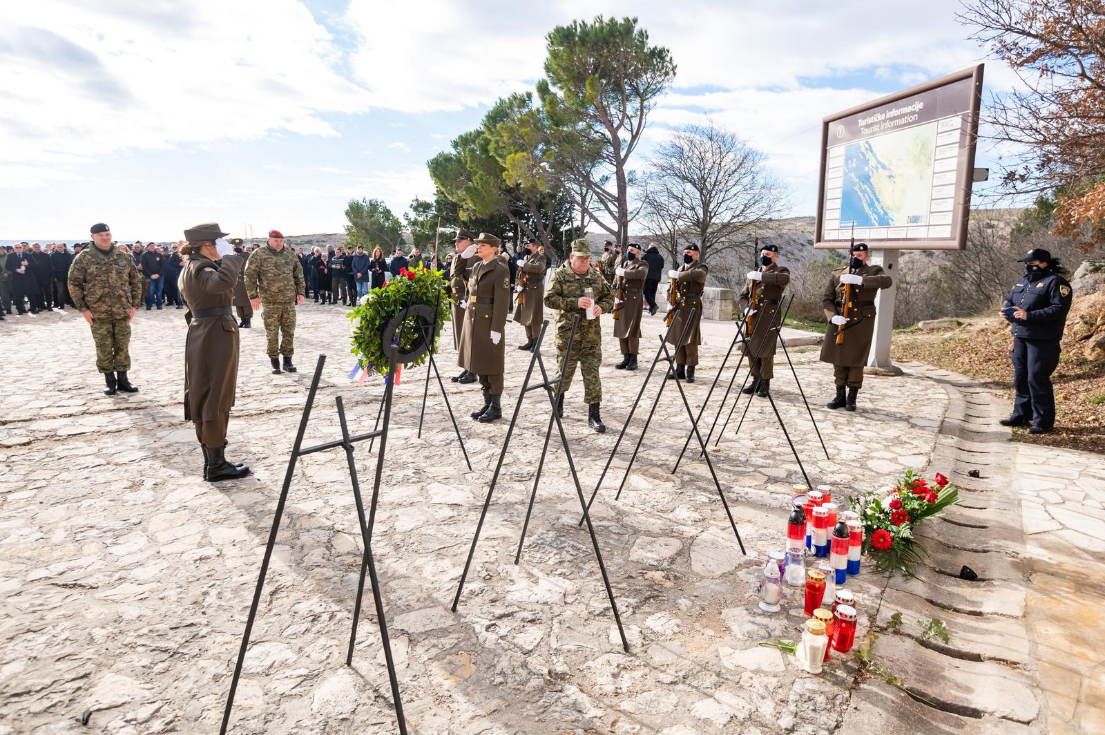 22.01.2022., Zadar - Polaganjem vijenaca i paljenjem svijeca na Maslenickom mostu obiljezena je 29. obljetnica vojno redarstvene akcije Maslenica.   Photo: Dino Stanin/PIXSELL