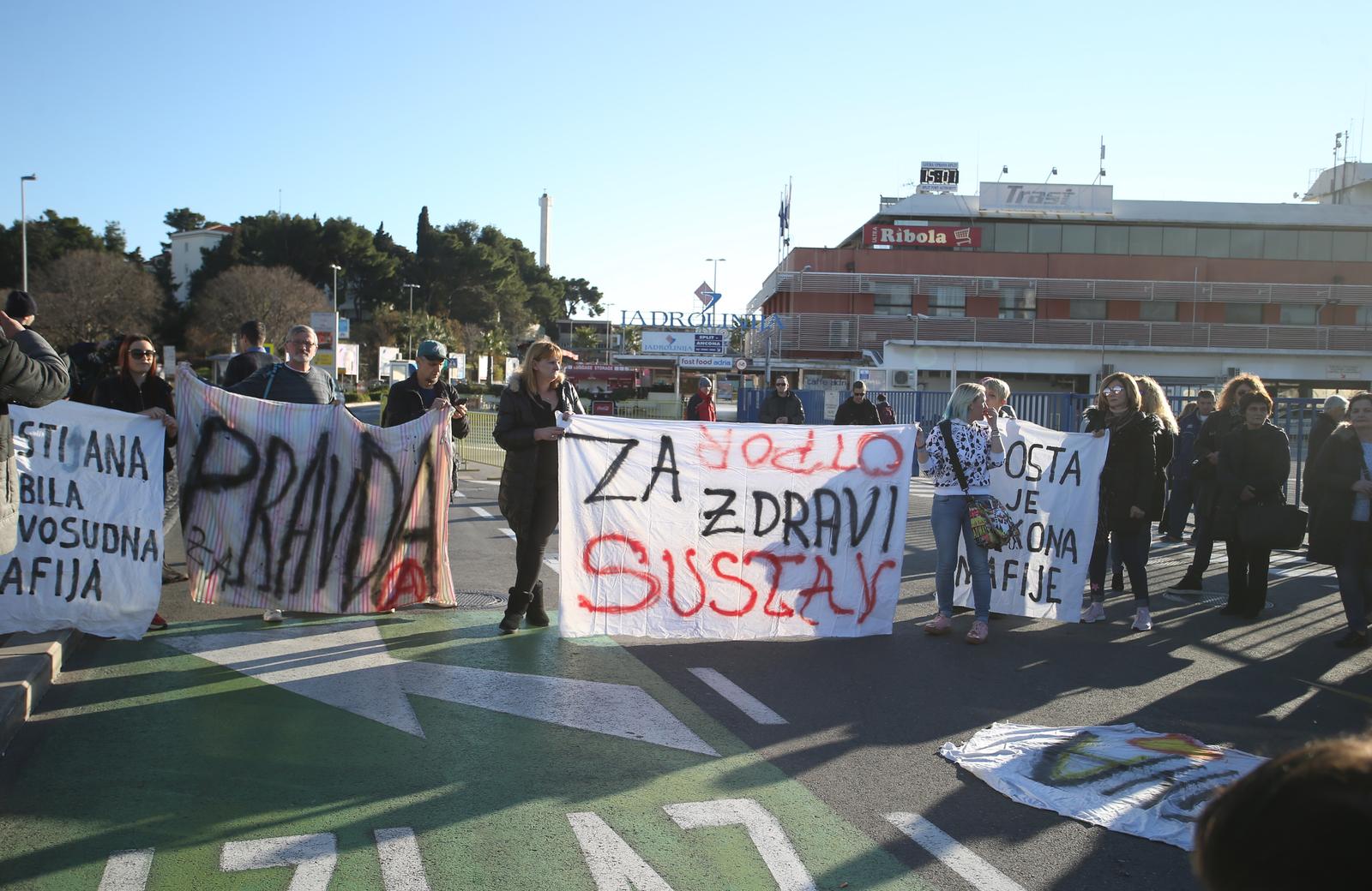 23.01.2020., Split - Gradjani organizirali miran mimohod kao reakciju na trostruko ubojstvo koje je nedavno zadesilo Split.rPhoto: Ivo Cagalj/PIXSELL
