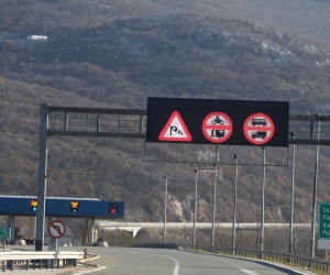 23.11.2021., Rijeka  - Olujni vjetar na autocesti A6 Rijeka-Zagreb na dionici Ostrovica-Kikovica usporava promet.  
  Photo: Goran Kovacic/PIXSELL