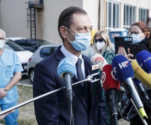 23.11.2021., Split - Gradonacelnik grada Splita Ivica Puljak, ravnatelj KBC Split Julije Mestrovic i predstojnik Klinike za infektologiju KBC Split Ivo Ivic odrzali su izvanrednu konferenciju za medije povodom sve tezeg stanja s covid oboljelima u Splitu.
Julije Mestrovic Photo: Milan Sabic/PIXSELL