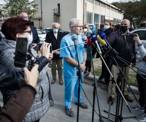 23.11.2021., Split - Gradonacelnik grada Splita Ivica Puljak, ravnatelj KBC Split Julije Mestrovic i predstojnik Klinike za infektologiju KBC Split Ivo Ivic odrzali su izvanrednu konferenciju za medije povodom sve tezeg stanja s covid oboljelima u Splitu.
Bozidar Duplancic Photo: Milan Sabic/PIXSELL