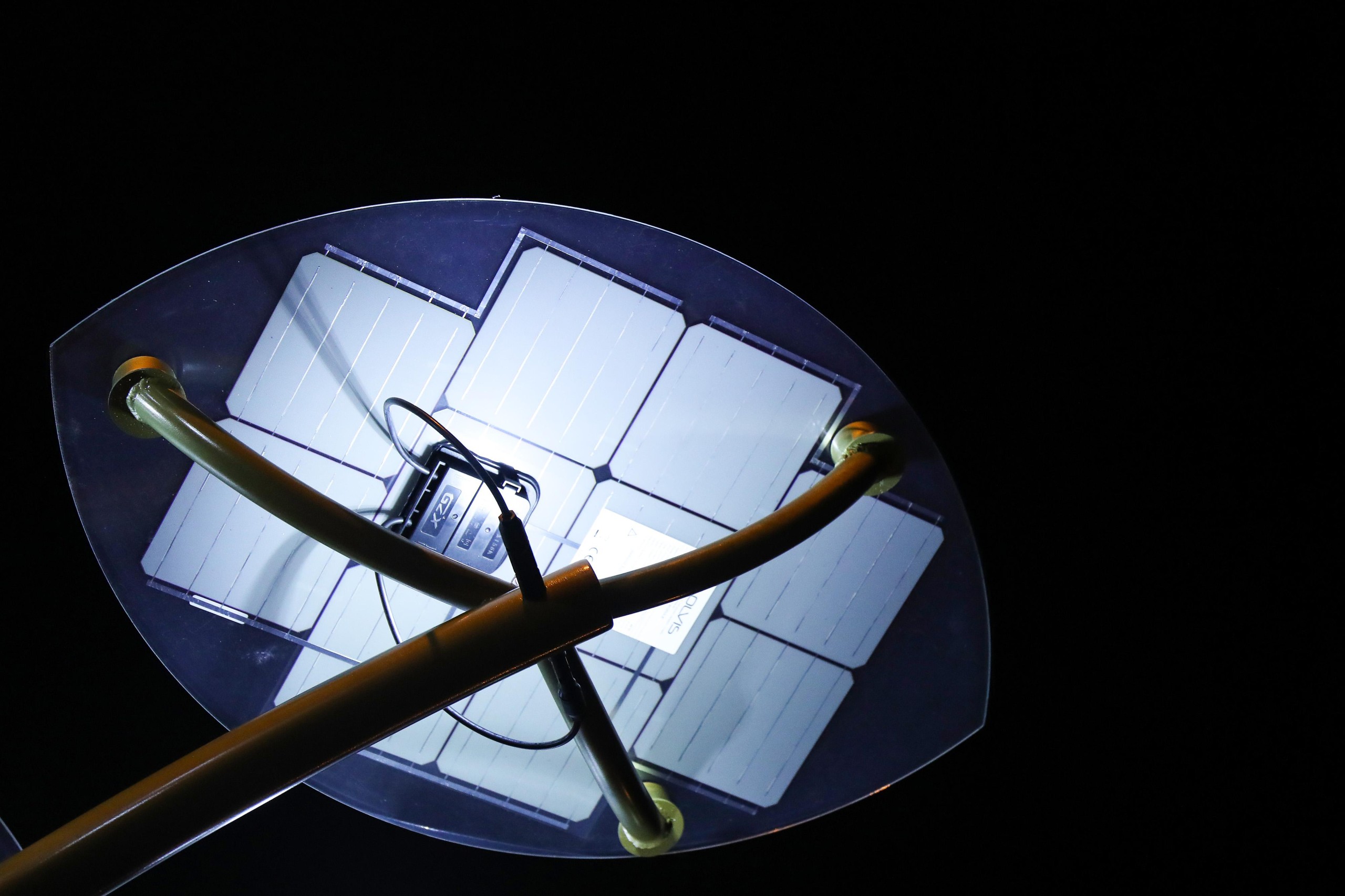 23.12.2021., Busevac, Velika Gorica - Solarno stablo postavljeno u Busevcu sastoji se od 18 panela od kojih svaki u najboljim uvjetima proizvodi po 50W. Photo: Luka Stanzl/PIXSELL