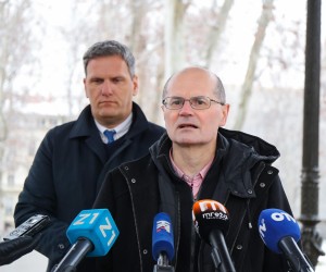 24.01.2022., Zagreb - Predsjednik zagrebackog HSLS-a Darko Klasic te zastupnik u zagrebackog skupstini Kristijan Jelic na konferenciji za medije govorili su o tome kako su Gradsku upravu prijavili prosvjetnoj inspekciji te o novom nacinu naplate odvoza komunalnog otpada. Photo: Luka Stanzl/PIXSELL