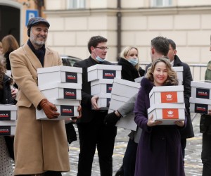 24.01.2022.,Zagreb - Most je Saboru predao potpise za dvije referendumske inicijative "Odlucujmo zajedno" i "Dosta je stozerokracije" s dva pitanja kojima se trazi da se odluke o ljudskim pravima i slobodama donose u Saboru dvotrecinskom vecinom, a ne da ih donosi Nacionalni stozer i da se ukinu covid potvrde. Photo: Robert Anic/PIXSELL
