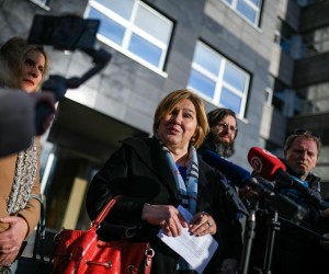 24.12.2021.., Zagreb - Udruge U ime obitelji i Hrvatska udruga roditelja odgojitelja (HURO) ispred zgrade ministarstva Pravosudja odrzala je konferenciju za novinare na kojoj su govorili  o zastiti zakonskih prava roditelja odgojitelja. Zeljka Markic       Photo: Josip Regovic/PIXSELL