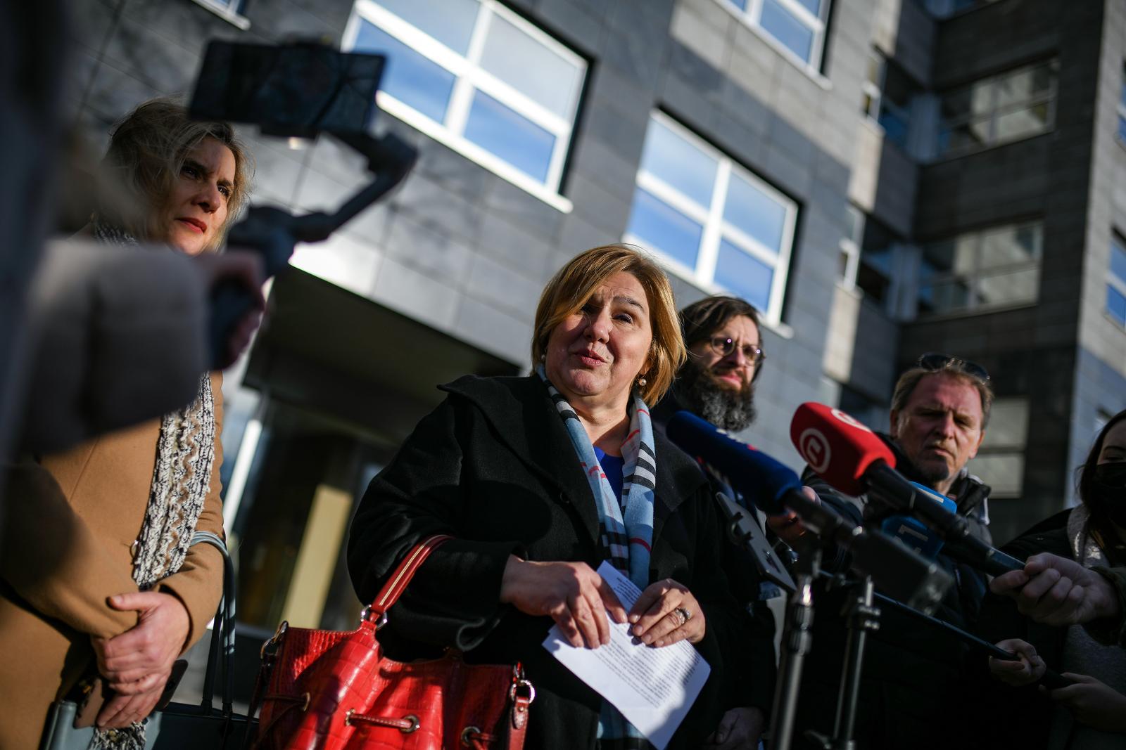 24.12.2021.., Zagreb - Udruge U ime obitelji i Hrvatska udruga roditelja odgojitelja (HURO) ispred zgrade ministarstva Pravosudja odrzala je konferenciju za novinare na kojoj su govorili  o zastiti zakonskih prava roditelja odgojitelja. Zeljka Markic       Photo: Josip Regovic/PIXSELL