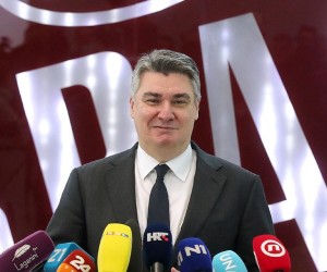 25.01.2022., Zagreb - Predsjednik Republike posjetio je tvrtku KRAS prehrambena industrija d.d. u prigodi 110. obljetnice tvrtke. Prilikom posjete predsjednik Zoran Milanovic odrzao je sastanak sa clanovima Uprave, na celu s predsjednikom Uprave Slavkom Ledicem i Nadzornog odbora tvrtke KRAS prehrambena industrija d.d. koji su ga upoznali s poslovnim rezultatima i planovima razvoja te su obisli proizvodni pogon tvornice. 
     Photo: Goran Stanzl/PIXSELL