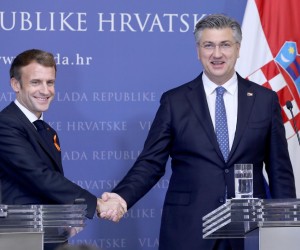 25.11.2021., Zagreb - Predsjednik Vlade Andrej Plenkovic i predsjednik Francuske Emmanuel Macron daju izjave za medije nakon sluzbenog sastanka u Banskim dvorima. Predsjednik Macron prvi je francuski predsjednik koji dolazi u sluzbeni posjet Hrvatskoj. Photo: Patrik Macek/PIXSELL