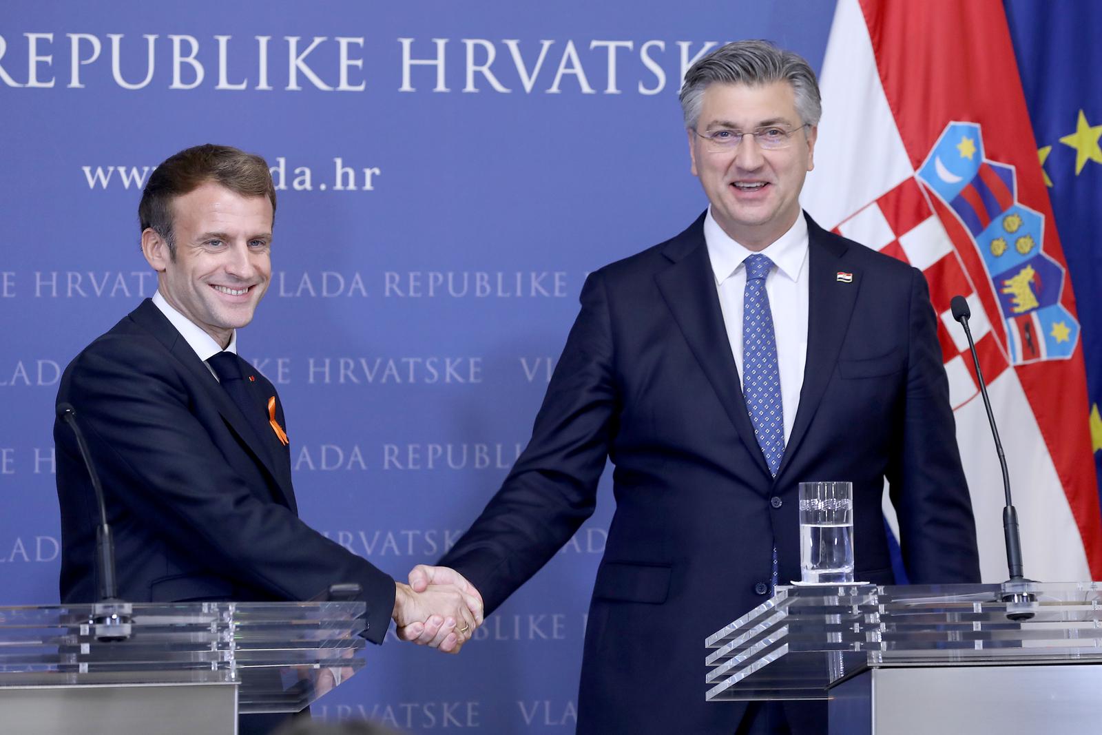 25.11.2021., Zagreb - Predsjednik Vlade Andrej Plenkovic i predsjednik Francuske Emmanuel Macron daju izjave za medije nakon sluzbenog sastanka u Banskim dvorima. Predsjednik Macron prvi je francuski predsjednik koji dolazi u sluzbeni posjet Hrvatskoj. Photo: Patrik Macek/PIXSELL