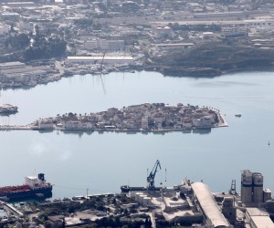 27.11.2020., Solin - Vranjic, poluotok izmedju Splita, Solina i Kastela ciji stanovnicistrahuju za buducnost svoje djece koja su u opasnosti od zagadjivaca koja ih ugrozavaju skoro svakodnevno. Roditelji i stanovnici udruzeni u inicijativi Mjesto koje hoce zivjeti 2020 bore se protiv najave izgradnje novog naftnog terminala. "nPhoto: Ivo Cagalj/PIXSELL