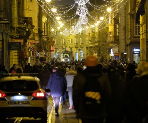27.11.2021., Zagreb - Novi Bijeli tihi mars, prosvjed protiv COVID potvrda. Prosvjednici su se uputili prema Markovu trgu, ali u Radićevoj ulici blokirala ih je policija. Na kraju su se ipak uspijeli probiti do Markovog trga.  Photo: Slaven Branislav Babic/PIXSELL