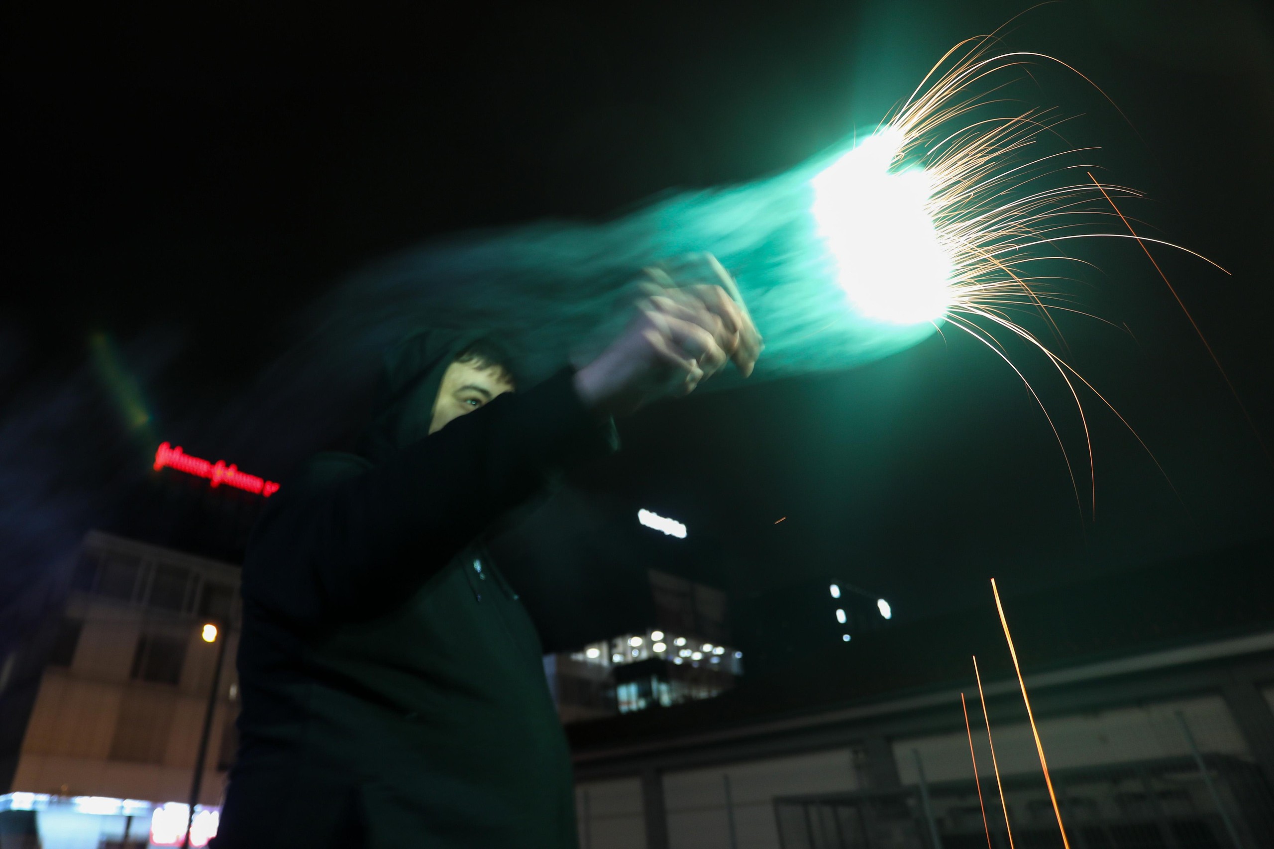 27.12.2019., Zagreb - Petarde, rakete, topovski udari, sve je to uobicajeno tijekom blagdana. Zbog neopreznog koristenja, upravo su djeca najcesce zrtve strasnih opeklina ili cak amputacija. Po zakonu, rukovanje petardama dopusteno je punoljetnim osobama u razdoblju od 27. prosinca do 01. sijecnja. rPhoto: Borna Filic/PIXSELL