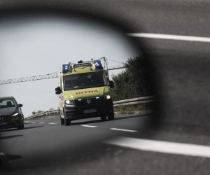 30.07.2021., Zagreb - Vozilo Hitne pomoci pod rotacijom hitno prolazi ulicom SR Njemacke a vozaci postuju prednost prolaska Hitne te se pomicu sa strane,Photo:Zeljko Lukunic /PIXSELL
