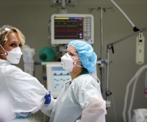 30.11.2021., Zagreb , Medicinsko osoblje na Covid intezivnom odjelu u KB Dubrava. Photo: Emica Elvedji/PIXSELL