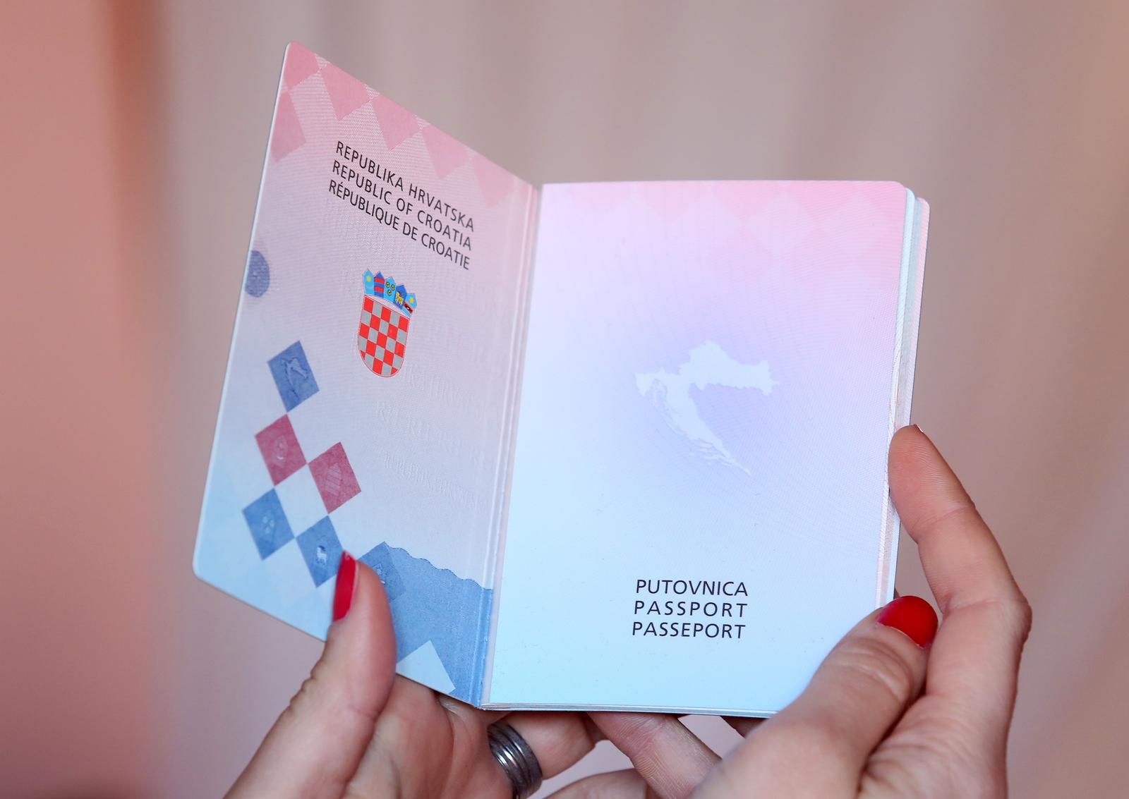 30.12.2017.Sibenik,"nHrvatska puovnica,putna isprava.Putrovnica gradjana Republike Hrvatske.Biometrijska putovnica."nPhoto: Dusko Jaramaz/PIXSELL