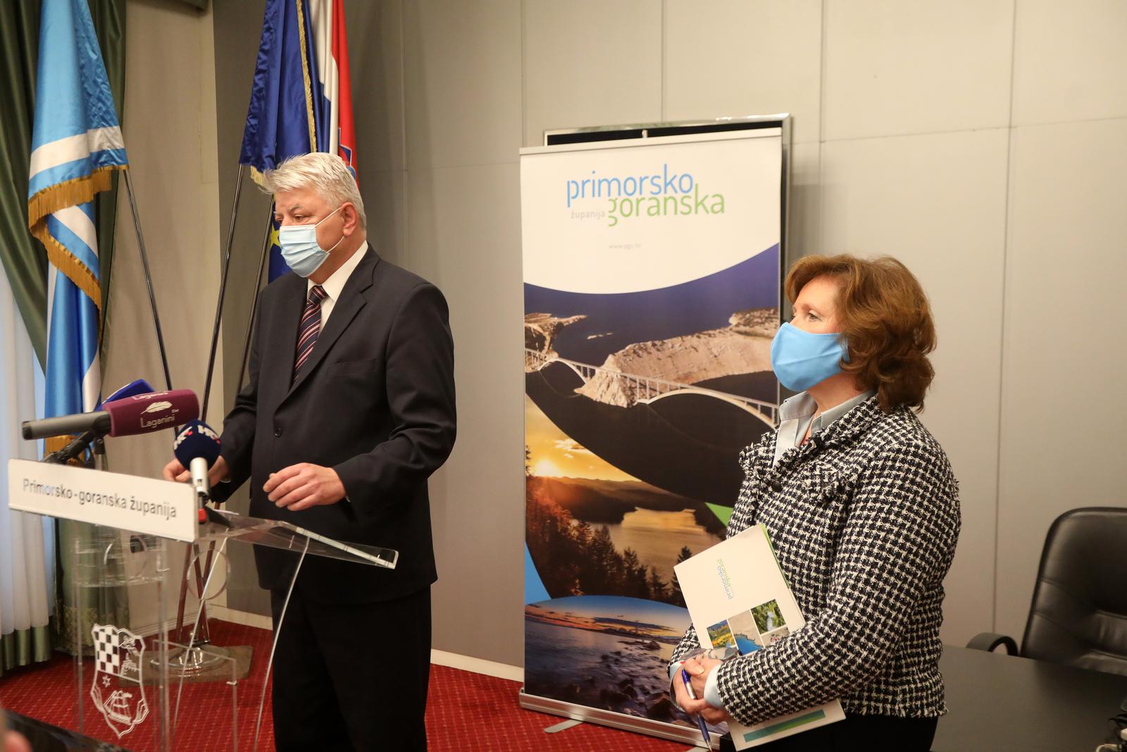 31.01.2022., Rijeka - Zupan Zlatko Komadina i procelnica Djulija Malatestinic na redovnoj konferenciji u sjedistu Zupanije Primorsko goranske.  Photo: Goran Kovacic/PIXSELL