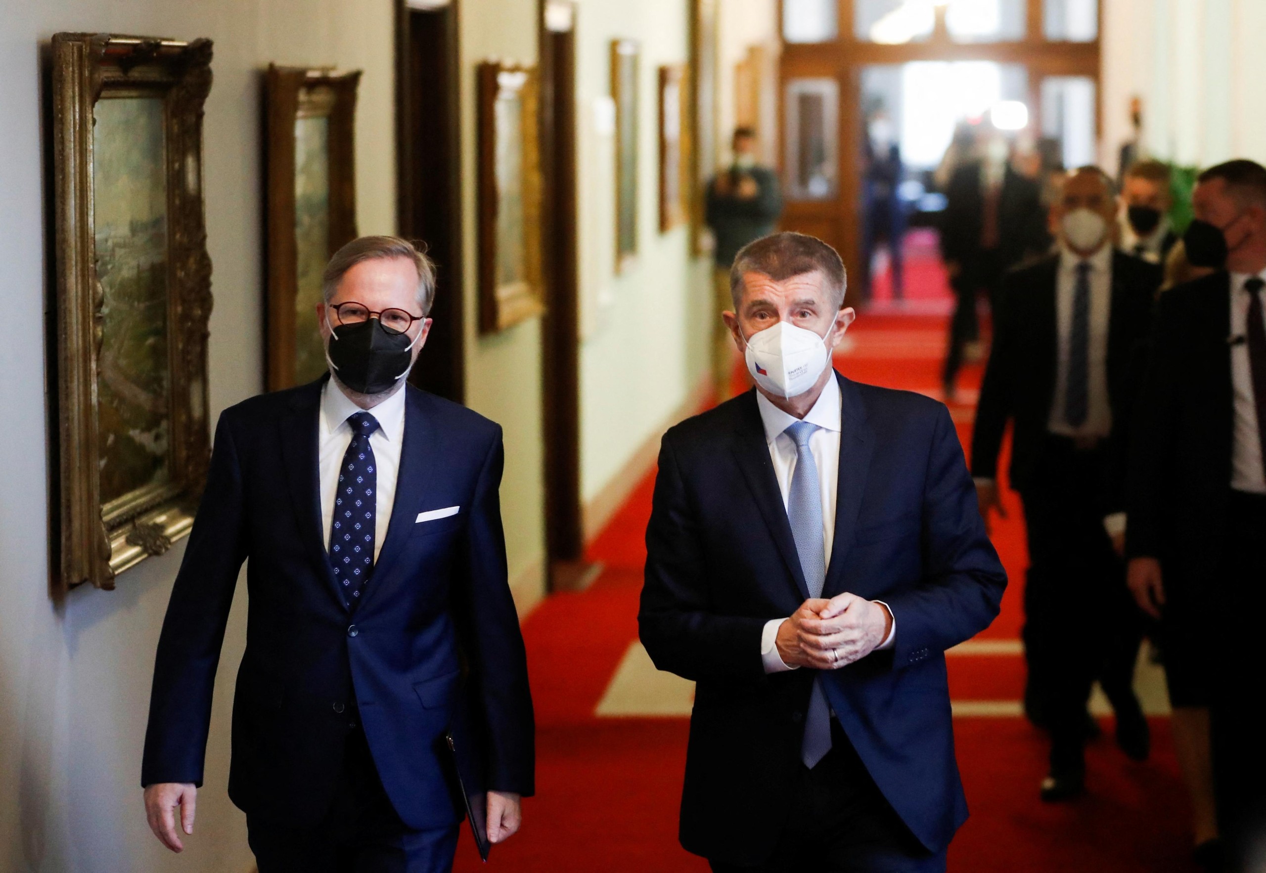 Newly appointed Czech Prime Minister Petr Fiala and outgoing Prime Minister Andrej Babis walk at government headquarters in Prague, Czech Republic, December 17, 2021. REUTERS/David W Cerny Photo: DAVID W CERNY/REUTERS